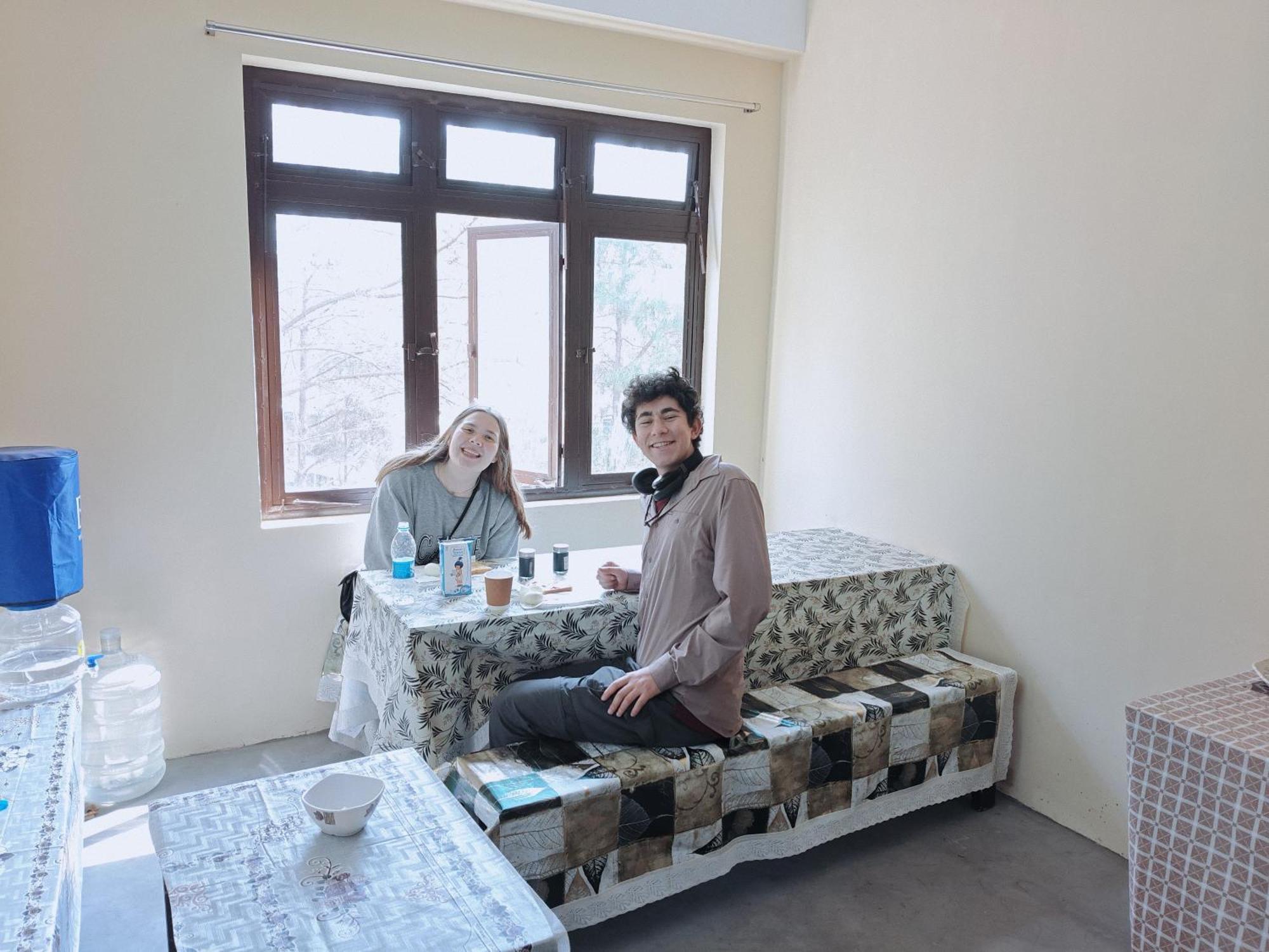 Xtsy Travellers Hostel Шиллонг Экстерьер фото