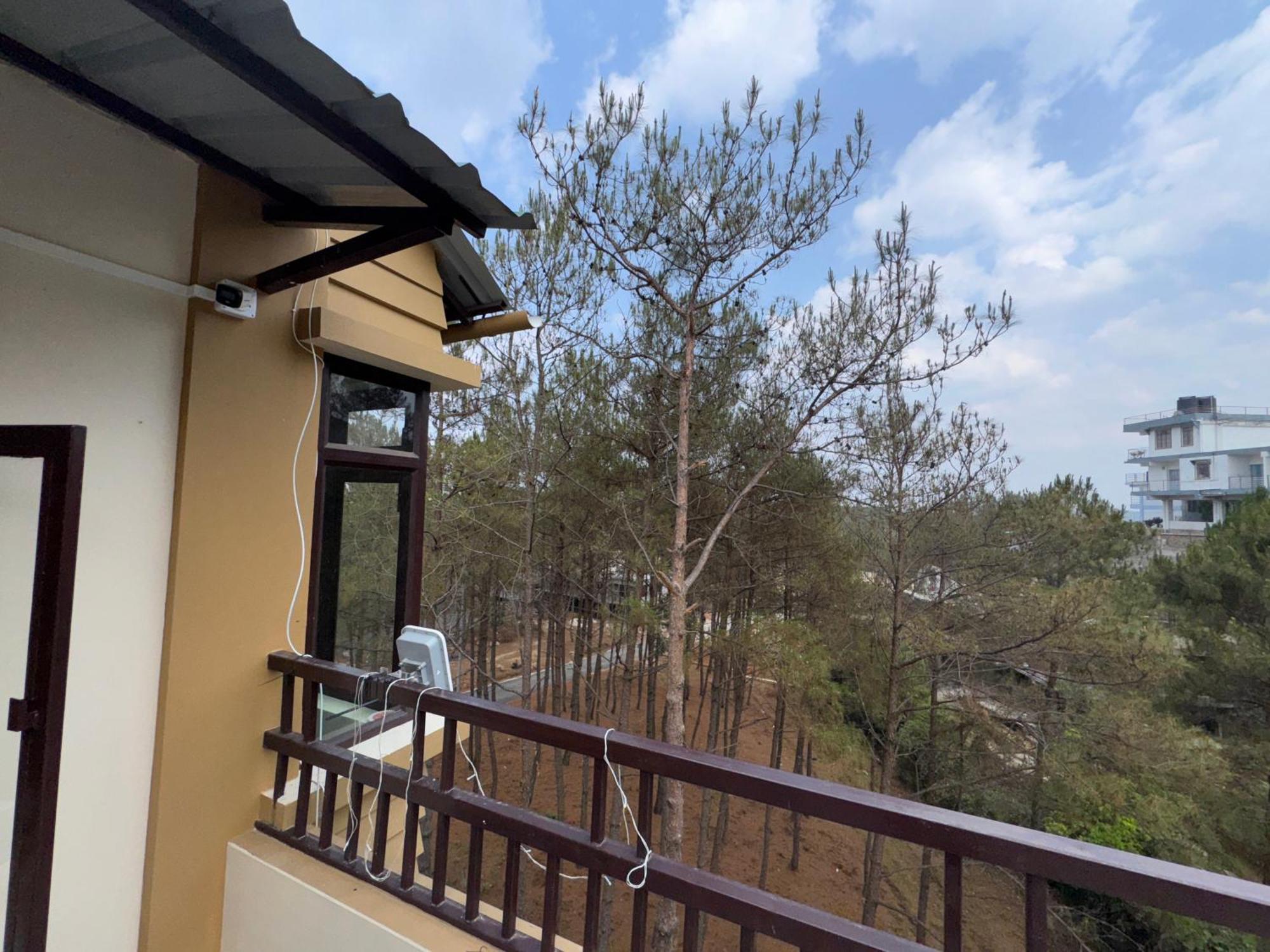 Xtsy Travellers Hostel Шиллонг Экстерьер фото